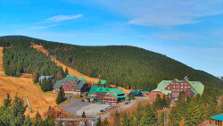 Panorama Jižní svahy, Hotel, Nástup