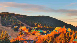 Panorama Jižní svahy, Hotel, Nástup