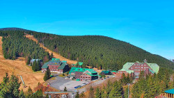 Panorama Jižní svahy, Hotel, Nástup