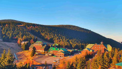 Panorama Jižní svahy, Hotel, Nástup