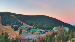 Panorama Jižní svahy, Hotel, Nástup
