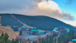 Panorama Jižní svahy, Hotel, Nástup