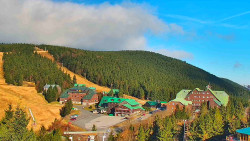 Panorama Jižní svahy, Hotel, Nástup