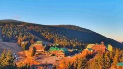 Panorama Jižní svahy, Hotel, Nástup