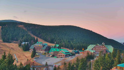 Panorama Jižní svahy, Hotel, Nástup