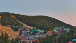 Panorama Jižní svahy, Hotel, Nástup