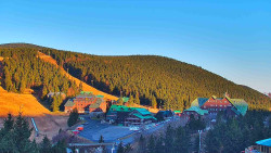 Panorama Jižní svahy, Hotel, Nástup