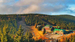 Panorama Jižní svahy, Hotel, Nástup