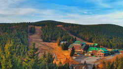 Panorama Jižní svahy, Hotel, Nástup