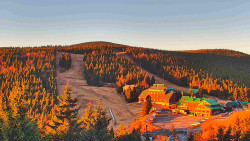 Panorama Jižní svahy, Hotel, Nástup