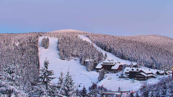 Panorama Jižní svahy, Hotel, Nástup