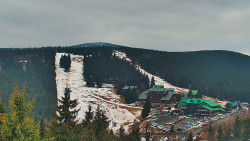Panorama Jižní svahy, Hotel, Nástup