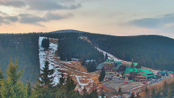 Panorama Jižní svahy, Hotel, Nástup