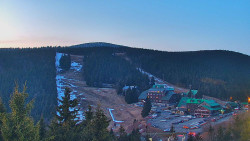 Panorama Jižní svahy, Hotel, Nástup