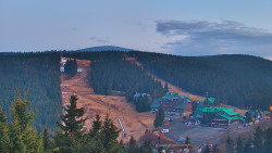 Panorama Jižní svahy, Hotel, Nástup