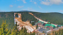 Panorama Jižní svahy, Hotel, Nástup