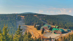 Panorama Jižní svahy, Hotel, Nástup