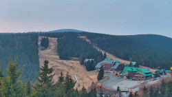 Panorama Jižní svahy, Hotel, Nástup