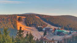 Panorama Jižní svahy, Hotel, Nástup