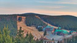 Panorama Jižní svahy, Hotel, Nástup