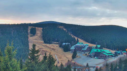 Panorama Jižní svahy, Hotel, Nástup