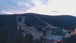 Panorama Jižní svahy, Hotel, Nástup