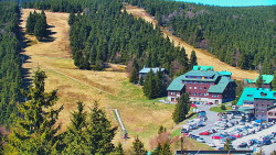 Panorama Jižní svahy, Hotel, Nástup