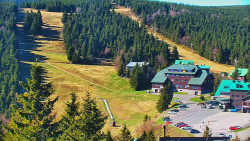 Panorama Jižní svahy, Hotel, Nástup