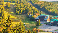 Panorama Jižní svahy, Hotel, Nástup