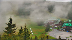 Panorama Jižní svahy, Hotel, Nástup