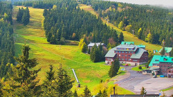 Panorama Jižní svahy, Hotel, Nástup