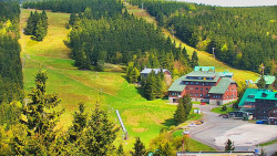 Panorama Jižní svahy, Hotel, Nástup
