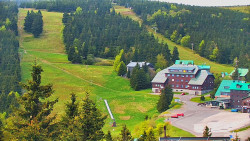 Panorama Jižní svahy, Hotel, Nástup