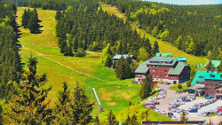 Panorama Jižní svahy, Hotel, Nástup
