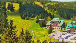 Panorama Jižní svahy, Hotel, Nástup