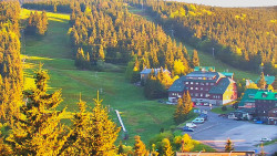 Panorama Jižní svahy, Hotel, Nástup