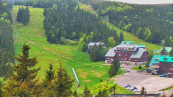 Panorama Jižní svahy, Hotel, Nástup