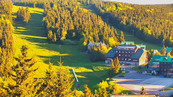Panorama Jižní svahy, Hotel, Nástup
