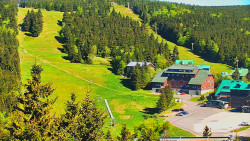 Panorama Jižní svahy, Hotel, Nástup