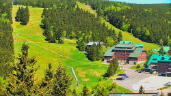 Panorama Jižní svahy, Hotel, Nástup