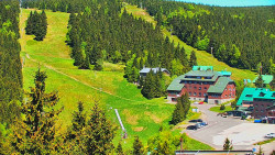 Panorama Jižní svahy, Hotel, Nástup