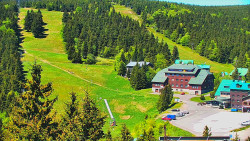 Panorama Jižní svahy, Hotel, Nástup