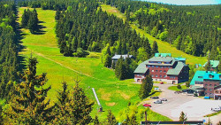 Panorama Jižní svahy, Hotel, Nástup