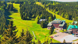 Panorama Jižní svahy, Hotel, Nástup