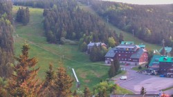 Panorama Jižní svahy, Hotel, Nástup