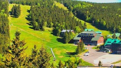 Panorama Jižní svahy, Hotel, Nástup