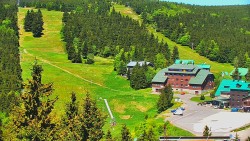 Panorama Jižní svahy, Hotel, Nástup