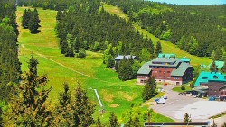 Panorama Jižní svahy, Hotel, Nástup