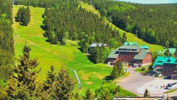 Panorama Jižní svahy, Hotel, Nástup