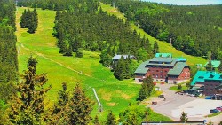 Panorama Jižní svahy, Hotel, Nástup